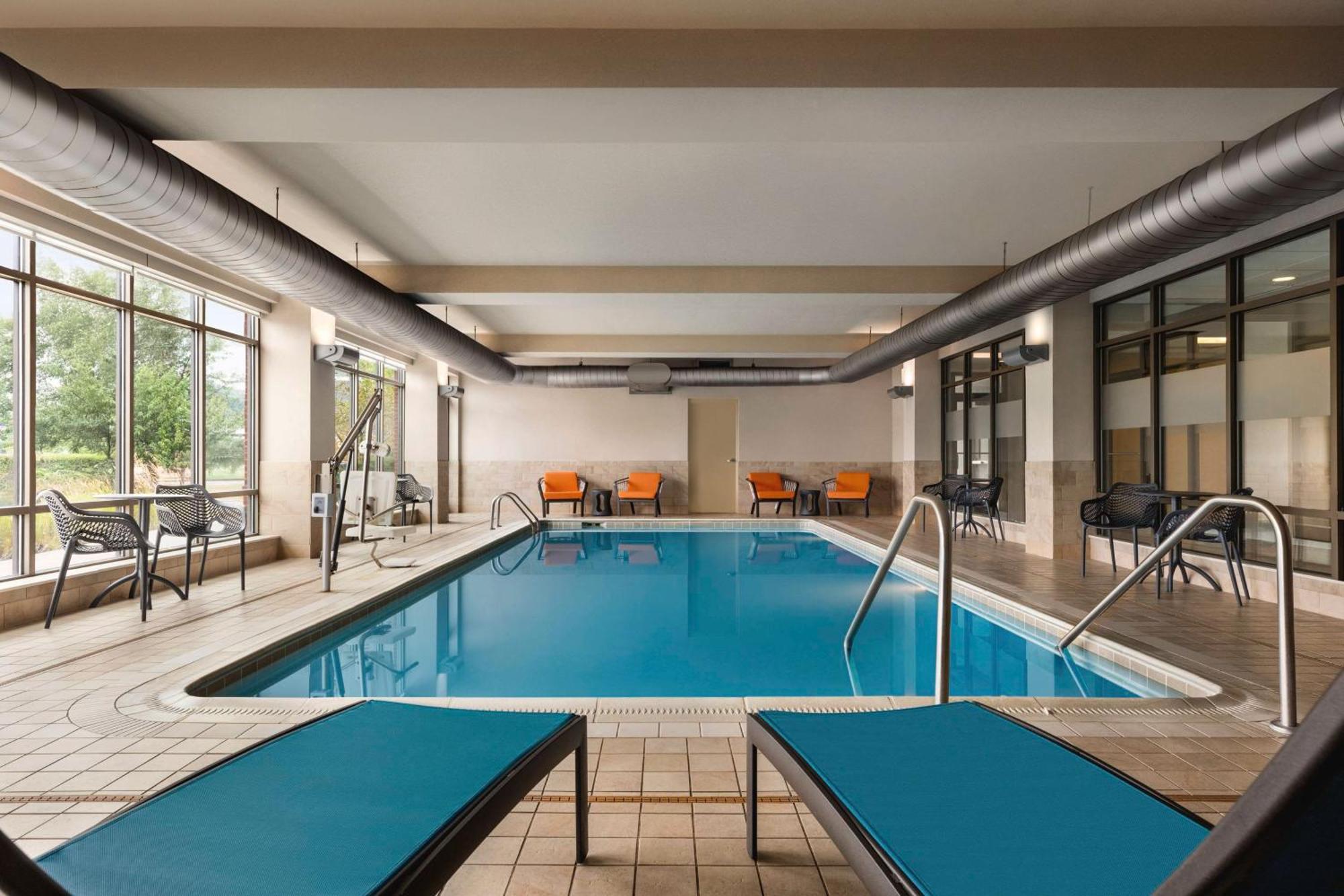 Hampton Inn & Suites Pittsburgh Waterfront West Homestead מראה חיצוני תמונה