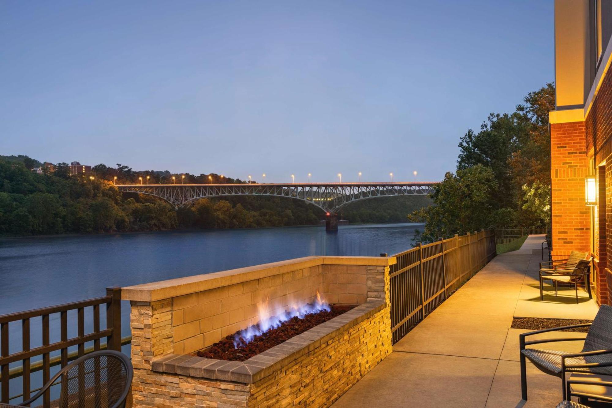 Hampton Inn & Suites Pittsburgh Waterfront West Homestead מראה חיצוני תמונה